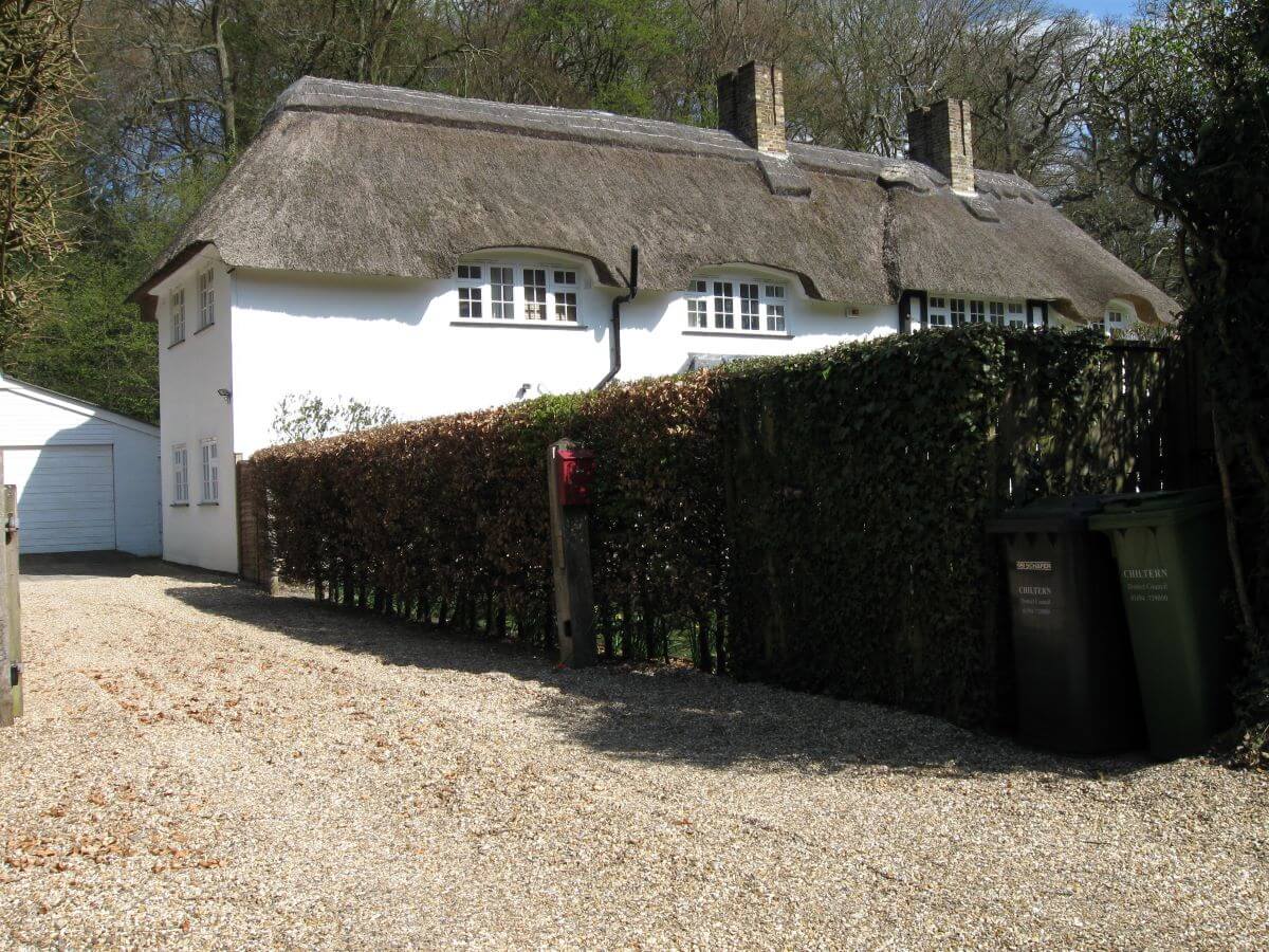 Thatched cottages at Seer Green
