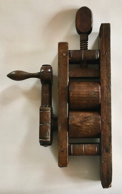 Wooden splint mill from the 1800s. Copyright: Veronica Main